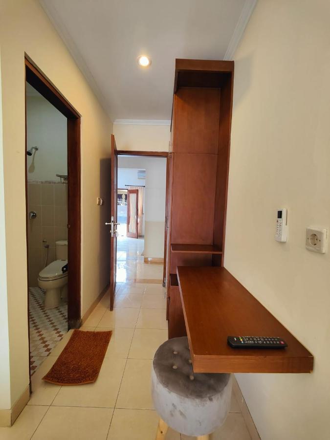 Adiputra Guesthouse 2 By Homiq Ngabean Esterno foto
