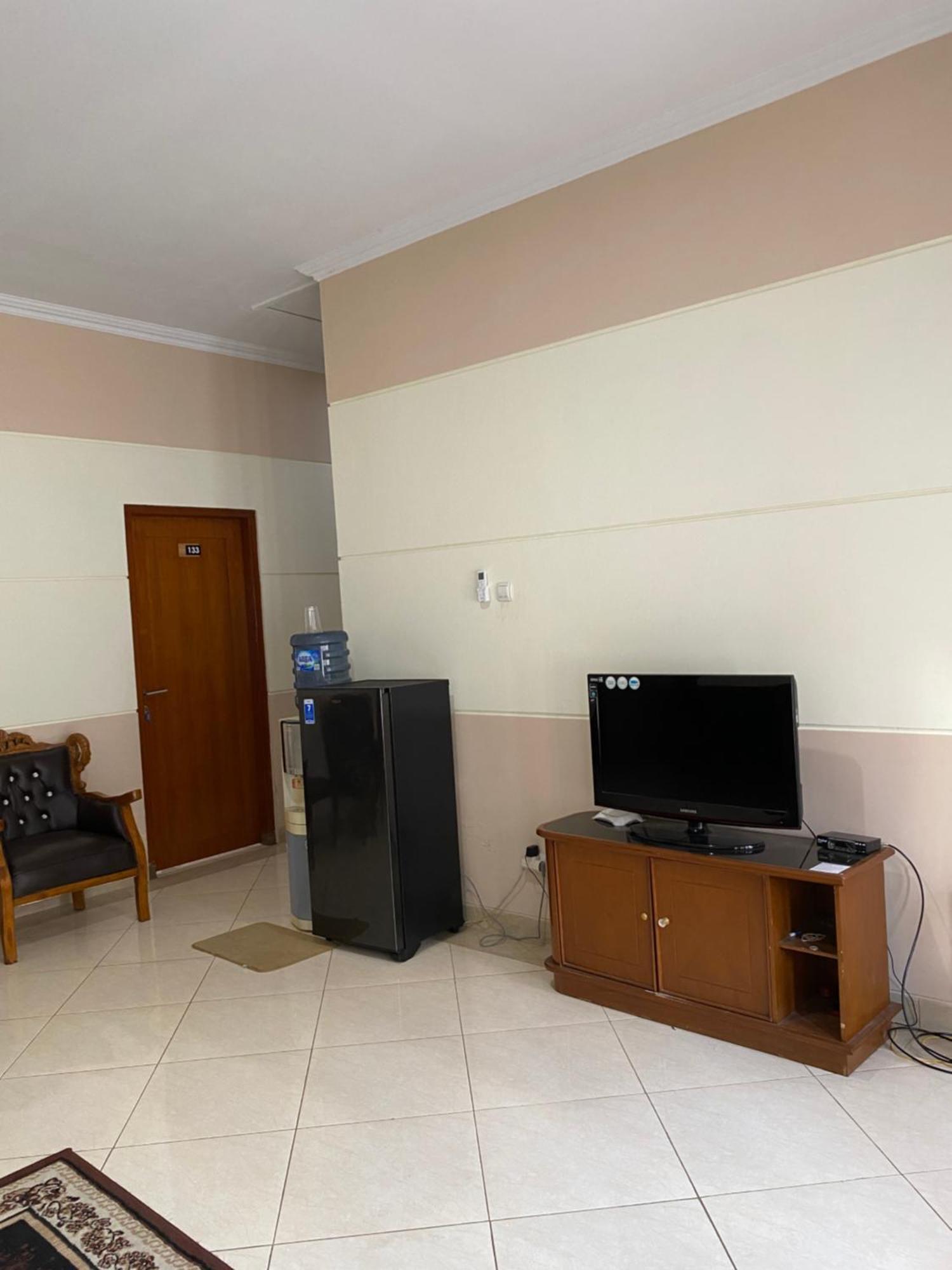Adiputra Guesthouse 2 By Homiq Ngabean Esterno foto